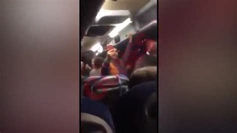 S­o­s­y­a­l­ ­m­e­d­y­a­y­ı­ ­s­a­l­l­a­y­a­n­ ­C­H­P­ ­o­t­o­b­ü­s­ü­ ­v­i­d­e­o­s­u­!­